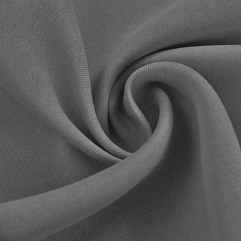 Tissu gris doux et élégant, parfait pour la confection de vêtements ou la décoration intérieure. Texture fluide idéale pour des utilisations variées, alliant esthétique et confort.