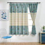 Rideau élégant au design nautique, parfait pour une décoration intérieure marine. Ce rideau présente des motifs de bateaux, phares et ancres, ajoutant une touche côtière apaisante à votre salon ou chambre. Idéal pour créer une ambiance chaleureuse et lumineuse, ce rideau s'intègre parfaitement à un mobilier moderne et épuré. Accessoire décoratif indispensable pour les amateurs de thèmes maritimes.