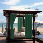Lit de jardin élégant sous un pavillon avec rideaux turquoise, situé sur une plage exotique ensoleillée avec vue sur la mer et les bateaux. Conçu pour offrir un espace de détente luxueux et ombragé, idéal pour les moments de relaxation en plein air. Parfait pour embellir votre espace extérieur tout en profitant d'une ambiance de vacances.