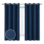 Rideau occultant bleu marine avec œillets pour fenêtre, idéal pour protéger votre intérieur de la lumière, tout en ajoutant une touche d'élégance moderne à votre décor. Parfait pour les salons, chambres ou bureaux. Disponible en différentes dimensions pour s'adapter à tous les types de fenêtres.