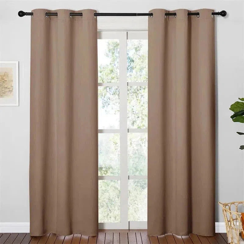 Rideaux occultants beige pour salon, style moderne, avec œillets métalliques, installation facile, parfaits pour contrôler la lumière et améliorer la décoration intérieure, adaptés aux portes-fenêtres.