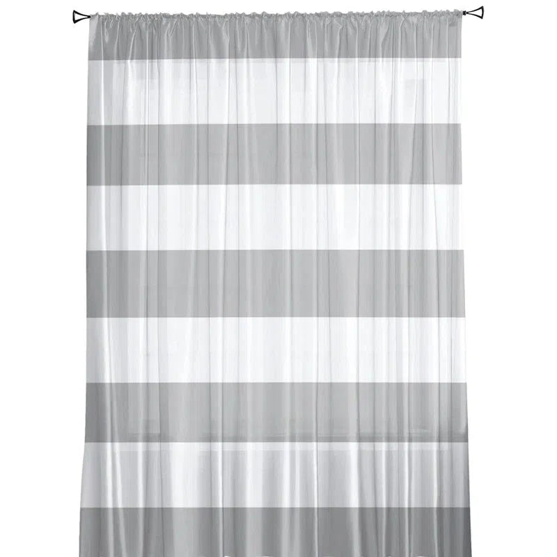 Rideau à rayures horizontales gris et blanc, idéal pour une ambiance contemporaine et lumineuse dans votre intérieur. Parfait pour décorer votre salon ou chambre, ce rideau apporte une touche moderne et élégante à votre espace de vie.