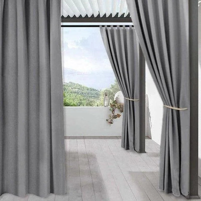 Rideaux élégants gris parfaits pour une décoration intérieure moderne, ajoutant une touche sophistiquée à votre espace. Ces habillages de fenêtre, idéaux pour le salon ou la chambre, filtrent la lumière tout en préservant votre intimité. Profitez d'une vue panoramique sur l'extérieur avec style grâce à ces rideaux contemporains qui complètent parfaitement tout type de mobilier. Transformez votre intérieur avec ce design intemporel.