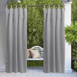 Rideaux opaques gris pour extérieur, idéals pour créer une ambiance intimiste sur une terrasse ou un patio. Apportez une touche d'élégance à votre espace extérieur avec ces rideaux pratiques, suspendus sur une tringle, offrant un décor moderne et raffiné. Parfaits pour protéger du soleil tout en embellissant votre jardin.
