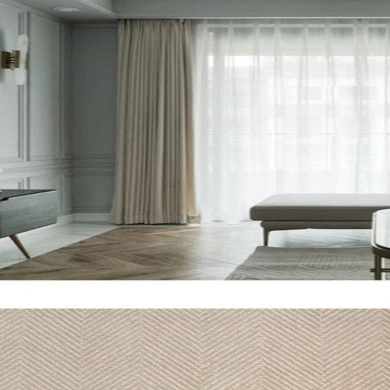 Taie d'oreiller design beige avec motif chevrons, parfaite pour un intérieur moderne et élégant. Accessoire décoratif idéal pour apporter une touche de sophistication et de confort à votre chambre ou salon. Convient parfaitement aux décors contemporains et minimalistes.