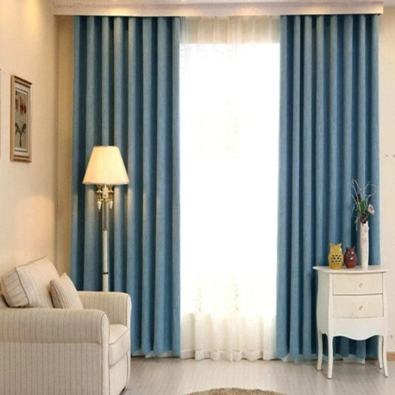 Rideaux élégants bleus pour salon moderne, apportant une touche élégante et apaisante à votre intérieur. Créés pour s'harmoniser avec divers styles de décoration, ces rideaux assurent un contrôle efficace de la lumière tout en améliorant l'esthétique de votre pièce. Idéals pour transformer votre espace de vie en un havre de paix confortable et accueillant.