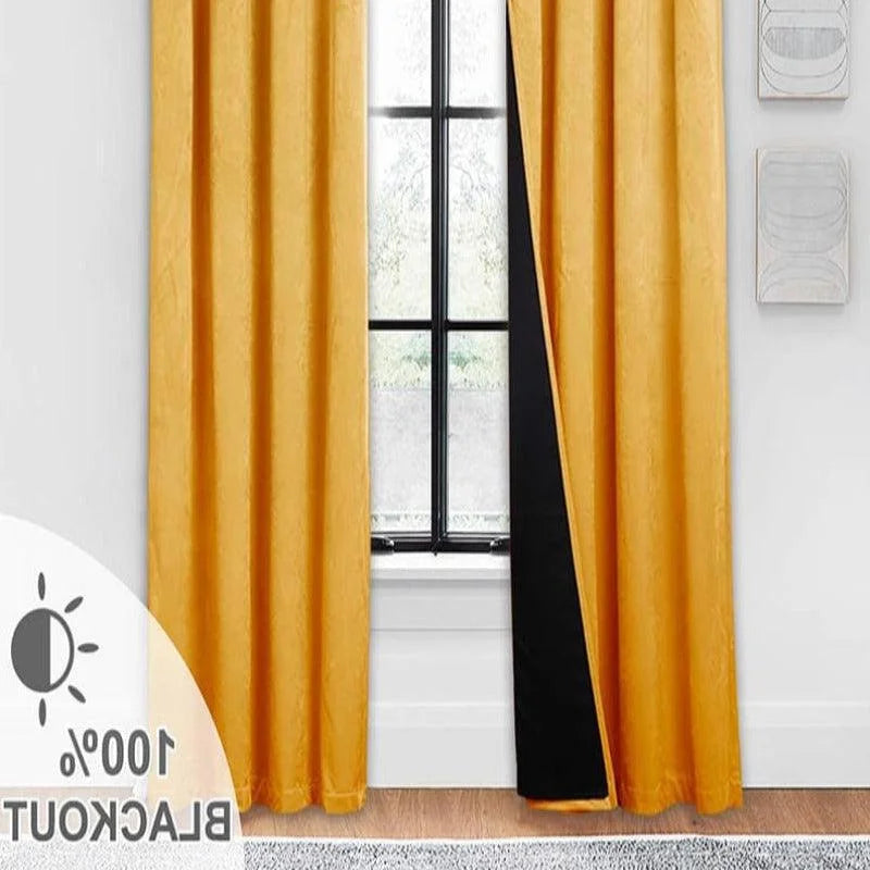 Rideaux occultants jaunes élégants pour salon moderne, parfaits pour bloquer la lumière et améliorer l'intimité. Créez une ambiance chaleureuse et sophistiquée avec ces rideaux de qualité supérieure. Solution idéale pour améliorer votre décoration intérieure tout en contrôlant l'entrée de la lumière dans vos pièces.