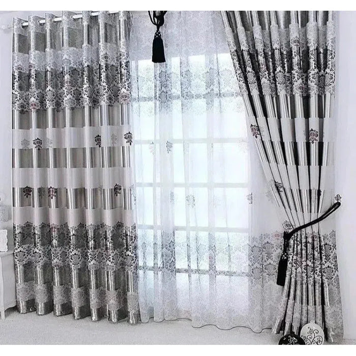 Rideaux élégants avec motifs floraux, parfaits pour un salon moderne; ajoutent une touche sophistiquée tout en filtrant la lumière naturelle. Accessoire de décoration incontournable pour une ambiance chaleureuse et accueillante.