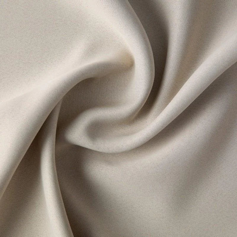 Rideau en tissu beige de haute qualité, idéal pour l’intimité et la décoration intérieure. Matériau doux et résistant, parfait pour salon ou chambre. Style élégant et moderne.