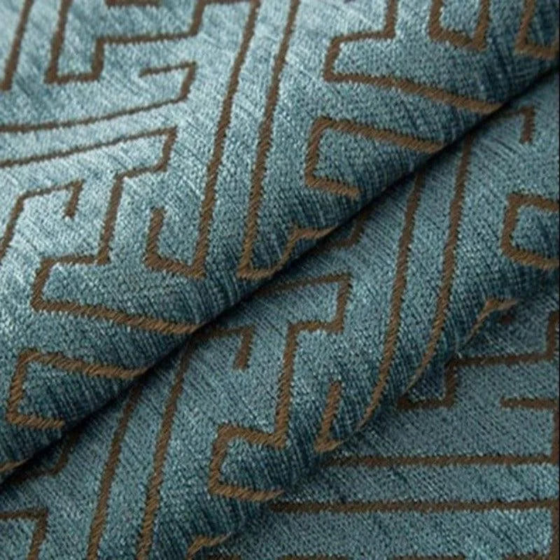 Motif géométrique sur rideau bleu, design moderne chic, idéal pour salon ou chambre, apporte une touche d'élégance à votre intérieur, décoration contemporaine avec motif ligne marron, style tendance.