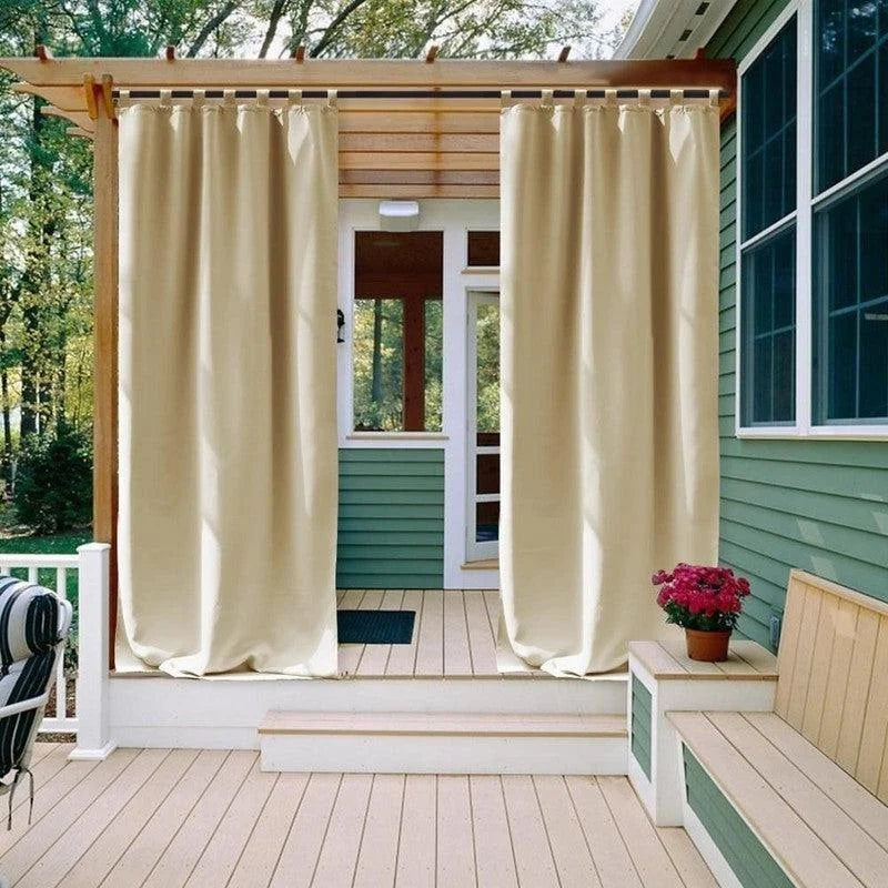 Rideaux de terrasse élégants pour espace extérieur, idéaux pour ajouter de l'intimité et du style. Parfaits pour un porche ou une véranda, ces rideaux offrent une ambiance chaleureuse et accueillante tout en protégeant du soleil. Complétez votre décoration extérieure avec cet accessoire essentiel, disponible en plusieurs couleurs pour s'adapter à votre environnement.