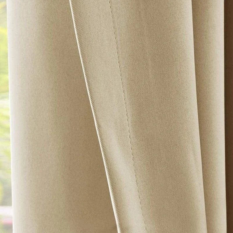Panneau de rideau beige élégant pour décoration intérieure, idéal pour une ambiance chaleureuse et apaisante dans le salon ou la chambre. Ce rideau moderne s'intègre parfaitement à divers styles de décoration.