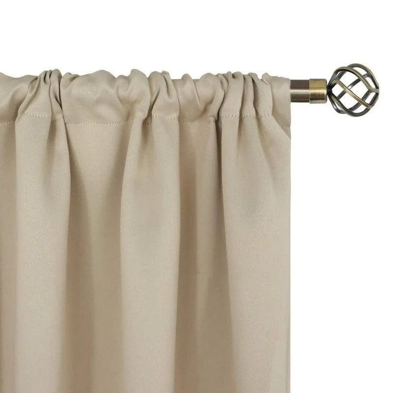 Rideau beige élégant avec tringle et embout décoratif pour intérieur moderne, ajout esthétique pour salon ou chambre, design minimaliste et raffiné.