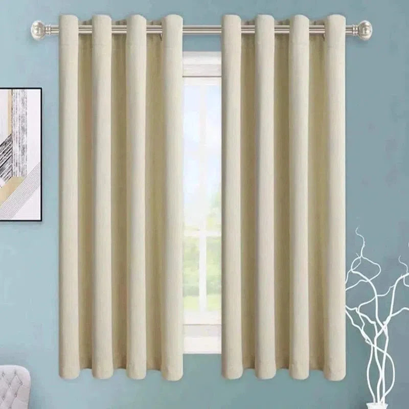 Rideaux élégants beige pour salon, offrant une touche de sophistication à votre intérieur. Idéaux pour un aménagement contemporain, ces rideaux ajoutent une ambiance chaleureuse et lumineuse à votre pièce. Accessoire parfait pour habiller vos fenêtres avec style.