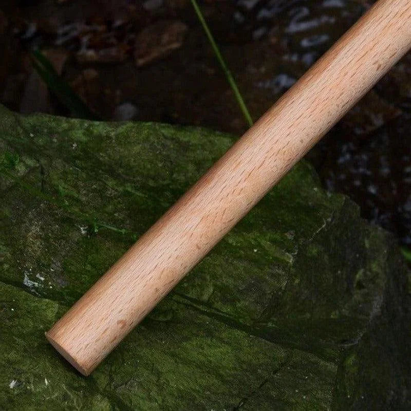 Produit de haute qualité exposé dans un environnement naturel sur fond de rocher, idéal pour les passionnés de plein air et de randonnée. Ajoutez cet accessoire indispensable à votre équipement de voyage pour profiter pleinement de chaque aventure en plein air. Design durable et fonctionnel pour une utilisation optimale dans toutes les situations.