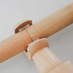 Support mural pour tringles à rideaux en bois naturel, offrant une solution pratique et esthétique pour fixer vos tringles de manière sécurisée. Accessoire idéal pour décorer vos espaces intérieurs avec élégance.
