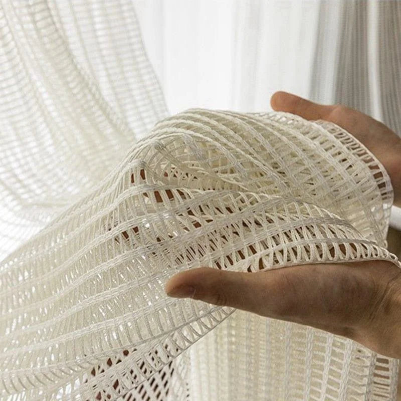 Un design élégant et moderne avec un tissu ajouré, idéal pour améliorer la décoration intérieure. Ce produit offre une texture unique qui ajoute une touche sophistiquée et originale à tout espace de vie, créant une ambiance lumineuse et aérée.