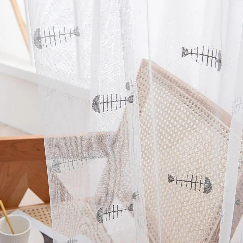 Rideau décoratif avec motif original, idéal pour apporter une touche moderne et ludique à votre intérieur. Parfait pour le salon, la chambre ou tout espace nécessitant une ambiance légère et créative. Ajoutez du style à votre décoration avec ce design unique.