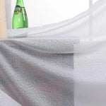Voilage blanc élégant et moderne pour décoration intérieure, idéal pour apporter luminosité et légèreté à votre salon ou chambre, accentuant le style contemporain de votre espace de vie.