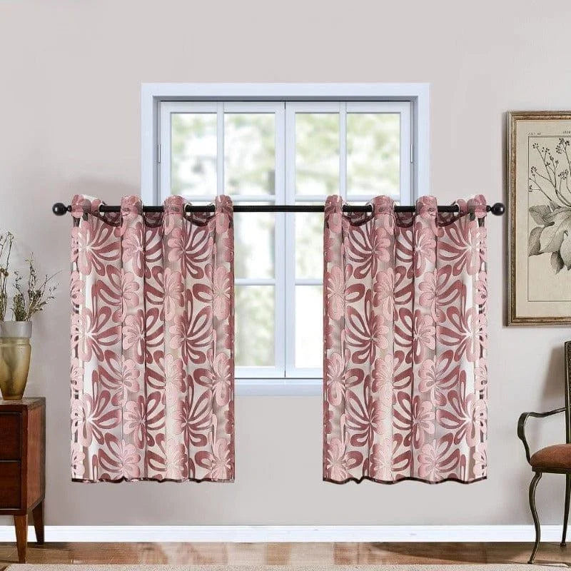Rideaux fleuris roses pour fenêtre, offrant une touche élégante et moderne à tout intérieur. Idéal pour décorer une chambre ou un salon, ce modèle se marie parfaitement avec divers styles de décoration. Transformez votre espace avec ces rideaux à motifs floraux, garantissant à la fois intimité et style. Accessoire de maison indispensable pour apporter chaleur et charme à votre pièce.