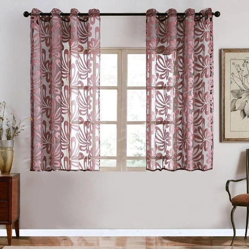 Rideaux transparents à motifs floraux roses, parfaits pour apporter une touche élégante et lumineuse à votre intérieur. Ce design raffiné allie modernité et style classique, s'intégrant harmonieusement dans le décor de votre salon ou chambre. Idéal pour filtrer la lumière tout en préservant l'intimité. Accessoire décoratif essentiel pour personnaliser votre espace de vie.