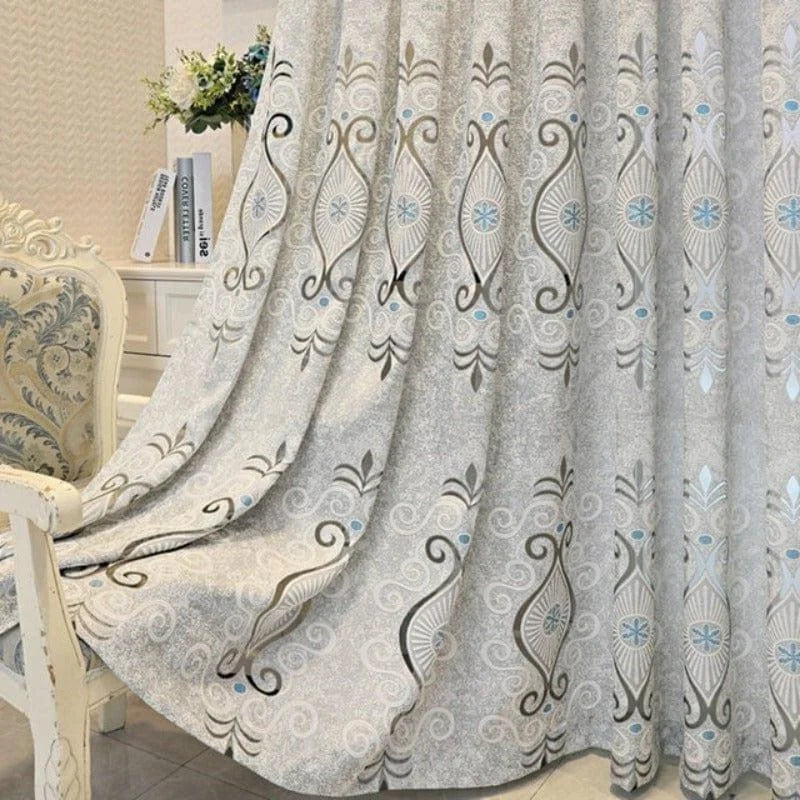 Rideau élégant avec motifs brodés, idéal pour sublimer votre salon. Ce design raffiné ajoute une touche de sophistication à votre intérieur. Parfait pour une décoration intérieure chic et moderne, ce rideau s'adapte à tous les styles de mobilier. Embellissez vos fenêtres et laissez entrer la lumière tout en préservant votre intimité. Découvrez un look unique et personnalisé pour votre espace de vie grâce à cet accessoire décoratif incontournable.