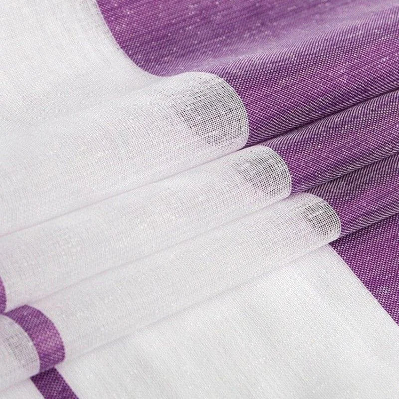Rideau moderne violet et blanc, idéal pour la décoration intérieure élégante. Parfait pour ajouter une touche de couleur et sophistication à votre salon ou chambre. Créez une ambiance apaisante et stylée dans votre espace de vie avec ce modèle tendance.
