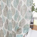 Rideau décoratif avec motif de feuilles colorées, parfait pour ajouter une touche naturelle et élégante à votre intérieur. Ce rideau aux tons verts et beiges apporte une ambiance sereine et accueillante à votre salon ou chambre. Accessoire indispensable pour une décoration moderne et raffinée.