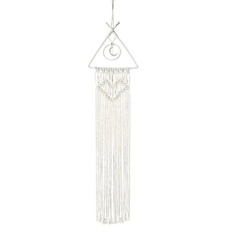 Décoration murale suspendue en macramé avec motif géométrique. Élément décoratif moderne et élégant pour embellir un intérieur bohème. Parfait pour ajouter une touche artistique à une chambre ou un salon. Idéal pour une ambiance apaisante et chaleureuse.