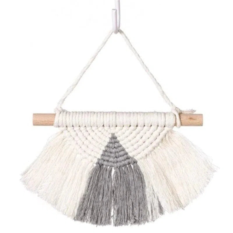 Décoration murale bohème beige et gris, tissage mural artisanal, accessoire décoratif pour intérieur moderne, design géométrique élégant, parfait pour embellir un salon ou une chambre avec une touche naturelle et contemporaine.