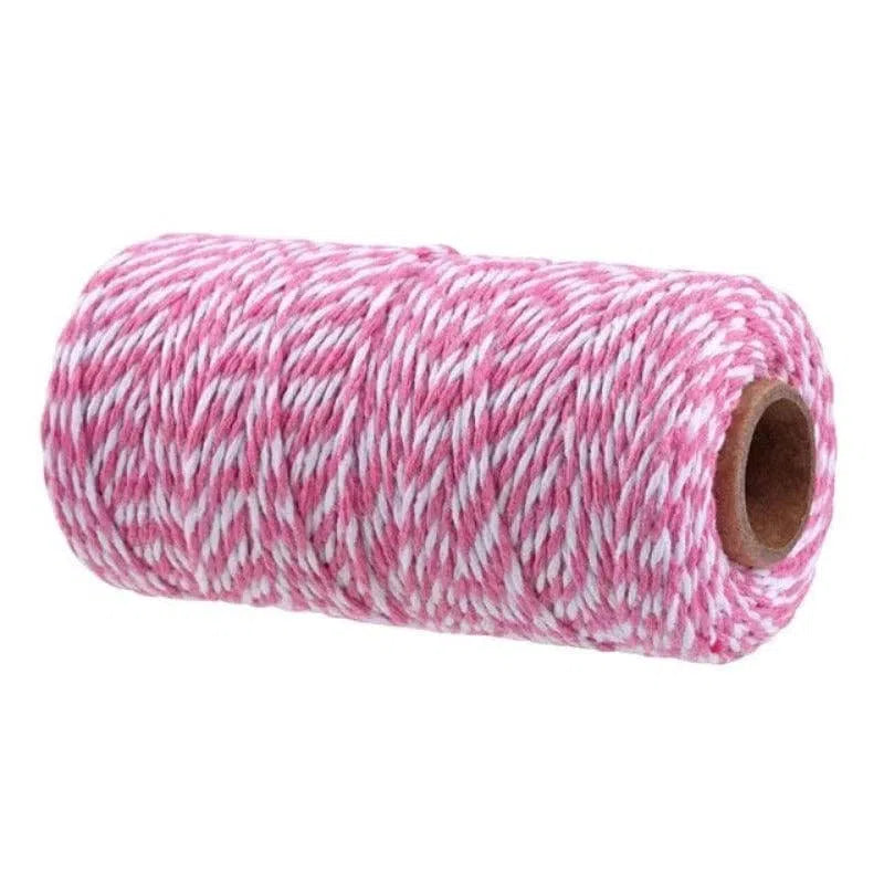 Bobine de ficelle bicolore rose et blanche pour loisirs créatifs, emballage cadeau et projets de bricolage. Idéale pour ajouter une touche colorée et originale à vos créations artisanales. Facile à manipuler pour une utilisation variée.