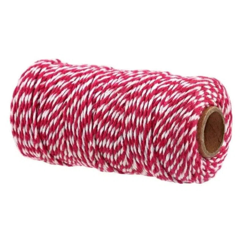 Bobine de ficelle torsadée rouge et blanche, idéale pour décorer vos emballages cadeaux, travaux manuels ou projets de bricolage créatifs.