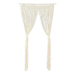 Rideau décoratif style macramé, idéal pour ajouter une touche bohème à votre intérieur. Parfait pour sublimer une fenêtre ou une séparation de pièce. Design élégant et tendance pour un look moderne et chaleureux.