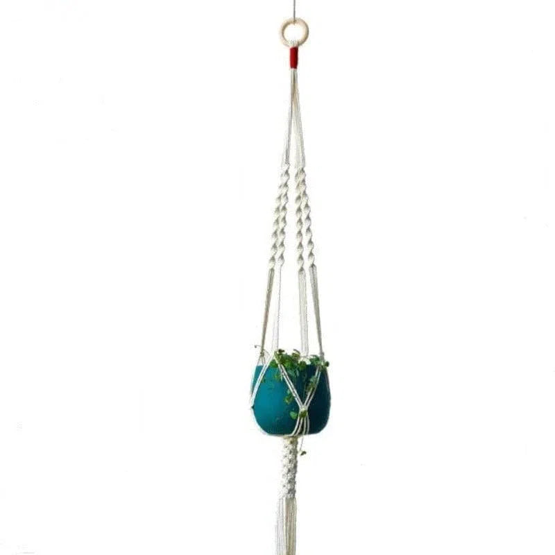 Suspension pour plante d'intérieur en macramé, ajoutant une touche bohème et moderne à votre décoration. Parfait pour optimiser l'espace et mettre en valeur vos plantes avec style. Accessoire idéal pour un jardin suspendu élégant, adaptable à tous les types d'intérieurs.