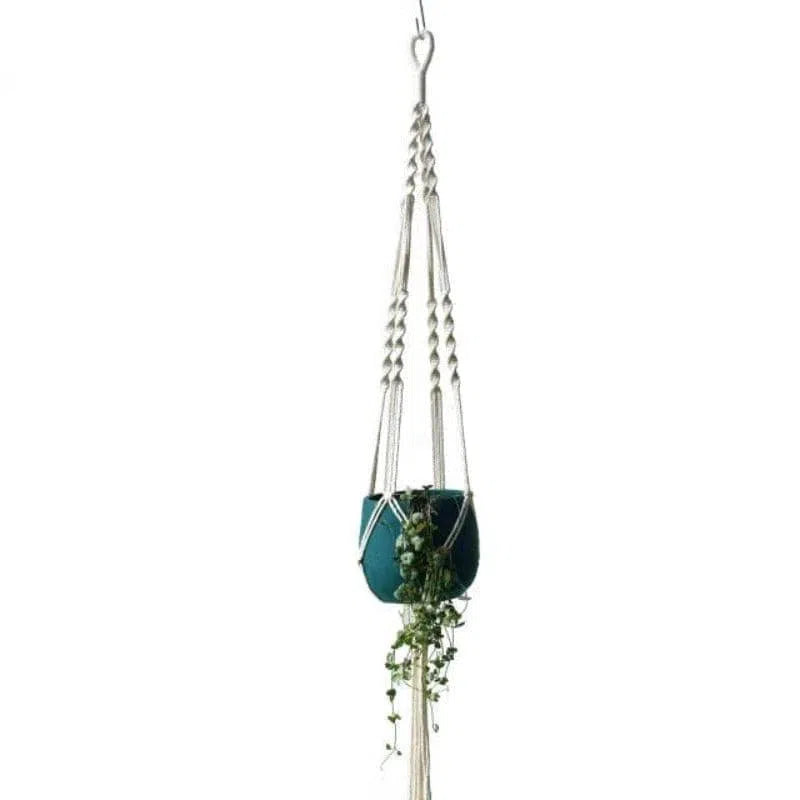 Support de suspension moderne pour plante en pot, idéal pour décorer vos espaces intérieurs ou extérieurs. Ce porte-plante suspendu s'intègre harmonieusement dans tous les styles de décoration, mettant en valeur vos plantes avec élégance et simplicité. Parfait pour optimiser l’espace et apporter une touche de verdure esthétique à votre maison.