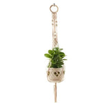 Suspension murale pour plantes d'intérieur ornée de motifs décoratifs. Idéale pour embellir votre espace de vie avec une touche naturelle. Cette suspension facilite l'entretien des plantes en les maintenant à hauteur idéale. Parfaite pour un aménagement intérieur élégant et moderne.