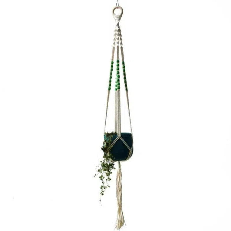 Suspension de plante design avec perles vertes, ajout élégant pour la décoration intérieure. Porte-pot idéal pour les suspensions murales et l'optimisation de l'espace. Accessoire déco tendance pour sublimer vos plantes d'intérieur.