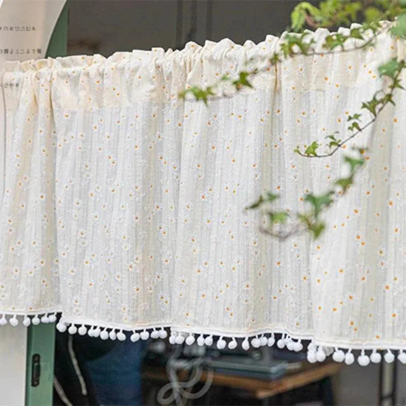Rideau décoratif floral minimaliste avec motifs jaunes, idéal pour ajouter une touche de charme bohème à votre intérieur. Élément de déco parfait pour une ambiance cosy et lumineuse.