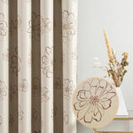 Rideau à motif floral beige élégant pour salon moderne, design chic et intemporel. Parfait pour ajouter une touche de sophistication à votre intérieur. Idéal pour créer une atmosphère chaleureuse et accueillante dans n'importe quelle pièce de la maison.