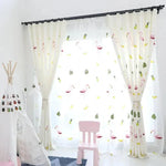 Rideaux décoratifs pour chambre d'enfants avec motifs de flamants roses et ananas. Idéal pour apporter une touche ludique et colorée à la décoration intérieure. Parfaits pour créer une ambiance joyeuse et chaleureuse dans la chambre des petits. Accessoire tendance pour personnaliser l'espace de vos enfants.