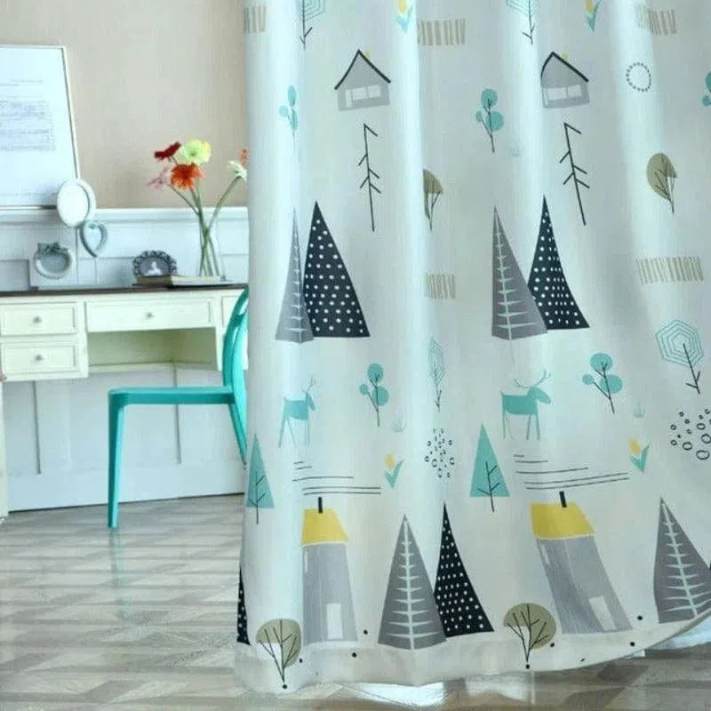Rideau pour chambre d'enfant avec motifs nordiques, idéal pour une décoration moderne et ludique. Parfait pour apporter une touche de couleur et de créativité dans la pièce. Design unique avec des illustrations de nature et de petits animaux, parfait pour stimuler l'imaginaire des enfants. Accessoire essentiel pour une ambiance chaleureuse et accueillante.