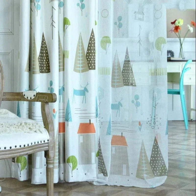 Rideau moderne à motifs scandinaves, parfait pour ajouter une touche nordique à votre décoration intérieure. Design avec motifs d'arbres et de cerfs dans des tons doux, idéal pour le salon ou la chambre. Ce rideau apporte luminosité et style à vos espaces tout en créant une ambiance chaleureuse et accueillante. Accessoire décoratif essentiel pour un intérieur tendance et harmonieux.