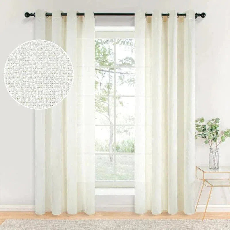 Rideau élégant de couleur crème idéal pour illuminer et adoucir votre intérieur. Ce rideau avec œillets ajoute une touche moderne et raffinée à votre salon ou chambre. Parfait pour filtrer la lumière tout en préservant votre intimité, il s'intègre harmonieusement à tout style de décoration. Un choix esthétique pour transformer votre espace avec finesse.