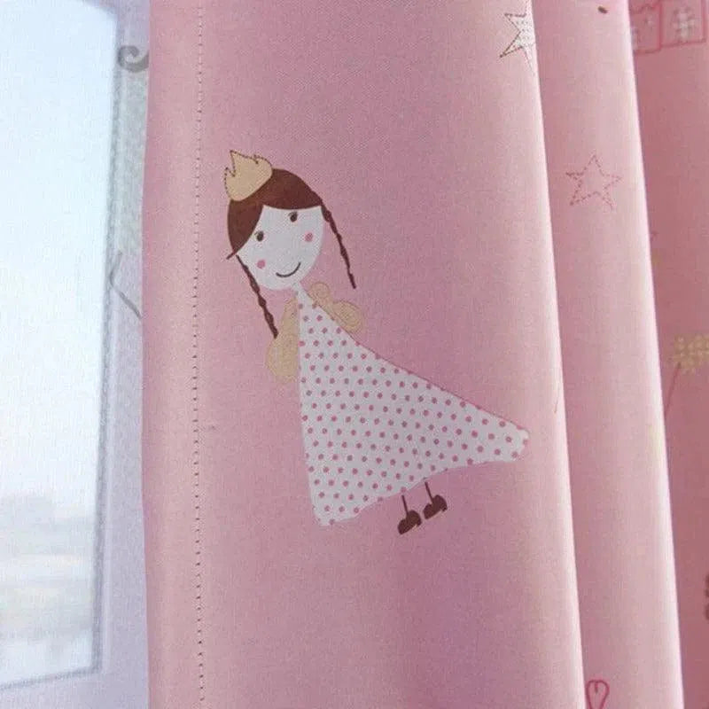 Rideau de chambre pour enfant avec motif prince et princesse, idéal pour ajouter une touche ludique et colorée à une décoration de chambre d'enfant. Convient parfaitement pour créer une ambiance de conte de fées.