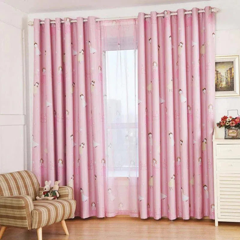 Rideaux roses enfantins pour chambre de fille, motifs de petites princesses, ajout décoratif idéal pour une ambiance douce et rêveuse. Parfaits pour ajouter une touche de fantaisie et de couleur à la pièce. Accessoire indispensable pour une décoration charmante et attrayante, ces rideaux embellissent la chambre tout en offrant une certaine intimité.