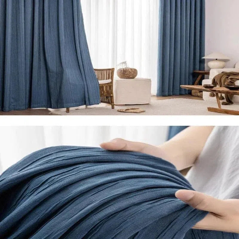 Rideaux opaques bleu foncé pour salon moderne, décor élégant et ambiance chaleureuse. Disponibles en plusieurs dimensions pour s'adapter à tout type de fenêtre. Idéals pour bloquer la lumière dans la chambre ou apporter une touche de style dans votre espace de vie. Parfaits pour une décoration intérieure contemporaine.