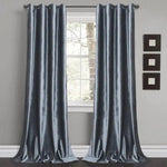 Paire de rideaux élégants gris foncé décorant une fenêtre dans une pièce moderne. Ces rideaux opaques offrent à la fois intimité et style, parfaits pour un salon ou une chambre à coucher. Accents contemporains et design épuré pour une ambiance chaleureuse et raffinée.