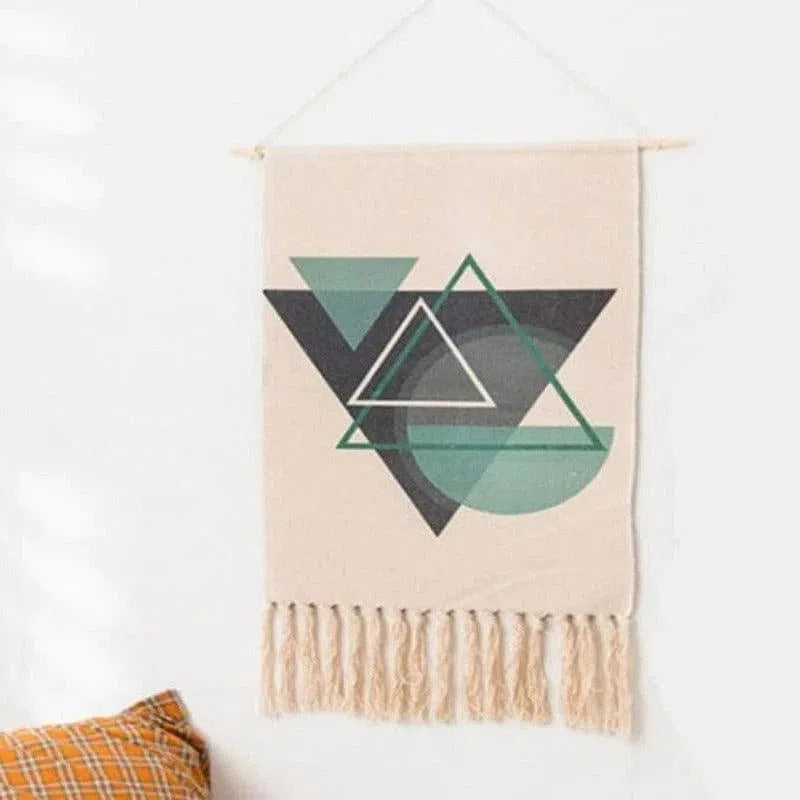 Décoration murale géométrique moderne avec motifs triangulaires et couleurs vertes. Parfait pour embellir un intérieur contemporain ou un salon minimaliste. Ajoutez une touche artistique à votre espace avec ce design unique et captivant.