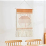 Décoration murale bohème avec motif géométrique, idéale pour salon moderne. Cette tapisserie murale suspendue apporte une touche artistique et chaleureuse, parfaite pour enrichir la décoration intérieure de votre maison avec style.