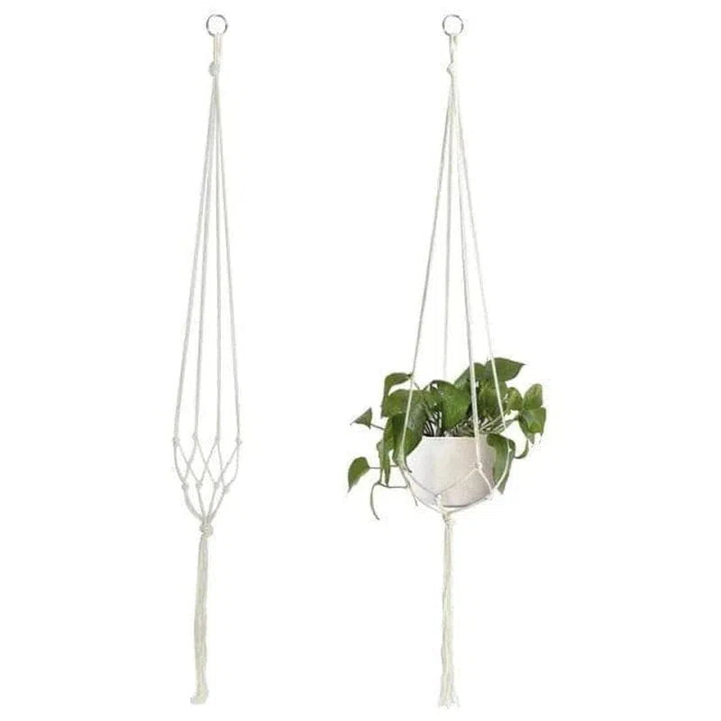 Support pour plante suspendue élégant avec pot intégré, parfait pour ajouter une touche de verdure à votre intérieur. Idéal pour l'aménagement de petits espaces et la décoration moderne de votre maison. Adapté aux plantes d'intérieur, ce support esthétique rehausse n'importe quel coin de votre salon ou bureau grâce à son design épuré et sa légèreté.